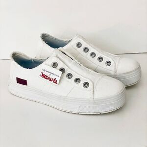 NWT 7.5 Blowfish Malibu White Platform No shoelace Laceless Memory foam Sneakers